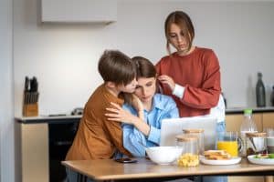 Support programs for single-parent households